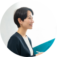 右を向いている女性社員